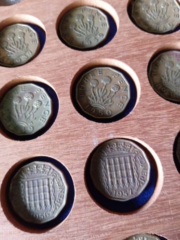 A COLLECTORS COIN BOX WITH SO MANY COINS IN. - Image 3