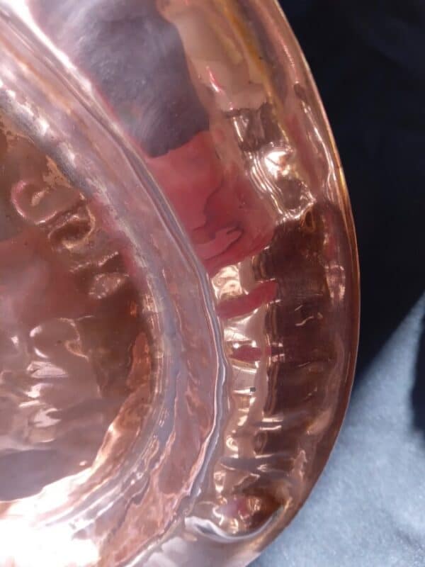 A HAND BEATEN SMALL ART DECO COPPER CHARGER - Image 2
