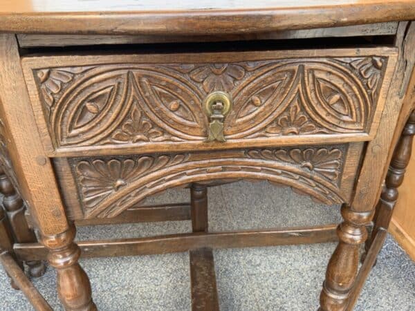 Credence table 1750’s oak peg jointed - Image 3