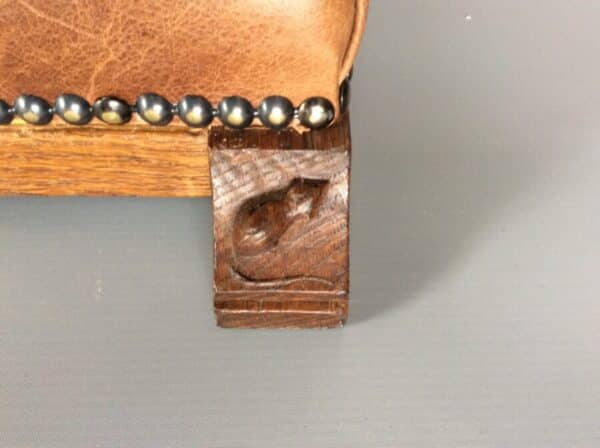 Robert 'Mouseman' Thompson Oak Prayer Desk - Image 6