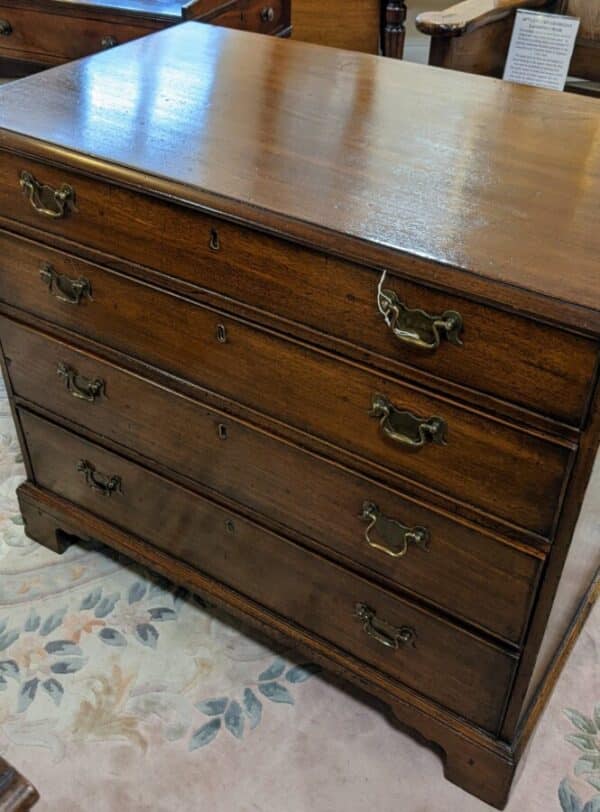 Four Draw Chest of Draws chest of drawers Antique Furniture 3