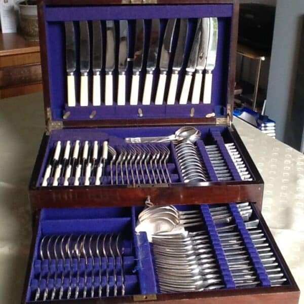 2 DRAWER BOXED SET of CUTLERY 100 pieces SHEFFIELD. ‘DE MONTFORT’ Antique Metals 3