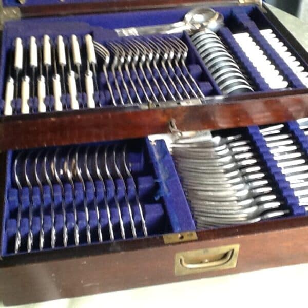 2 DRAWER BOXED SET of CUTLERY 100 pieces SHEFFIELD. ‘DE MONTFORT’ Antique Metals 6