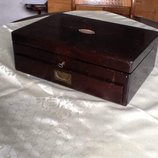 2 DRAWER BOXED SET of CUTLERY 100 pieces SHEFFIELD. ‘DE MONTFORT’ Antique Metals 8
