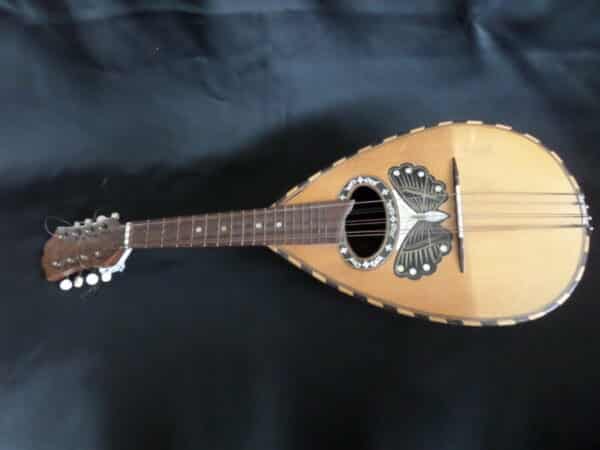 AN ITALIAN MANDOLIN-with strings! Antique Musical Instruments 7