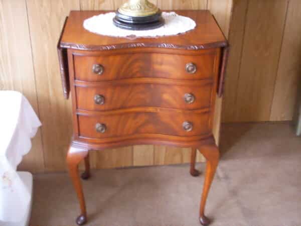 A SERPENTINE BEDSIDE CABINET WITH SIDE FLAPS Antique Furniture 3