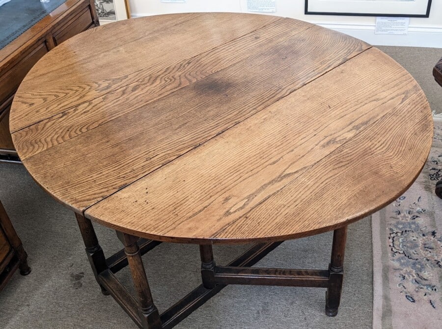 Round on sale gateleg table