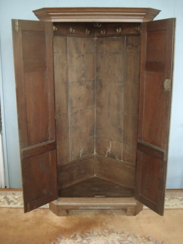 Freestanding oak two door corner cupboard Antique Cupboards 4