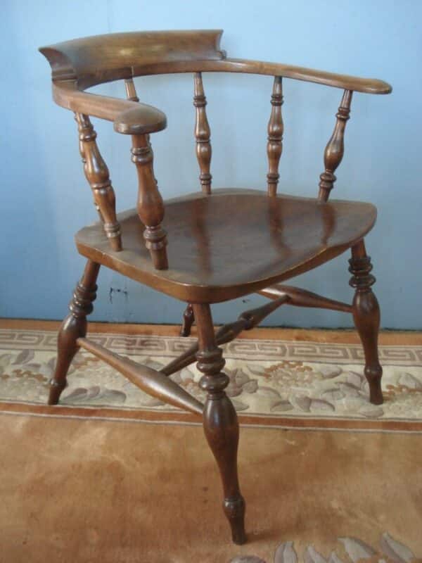 Finely turned legs & a wide elm seat Smokers Bow Antique Chairs 3