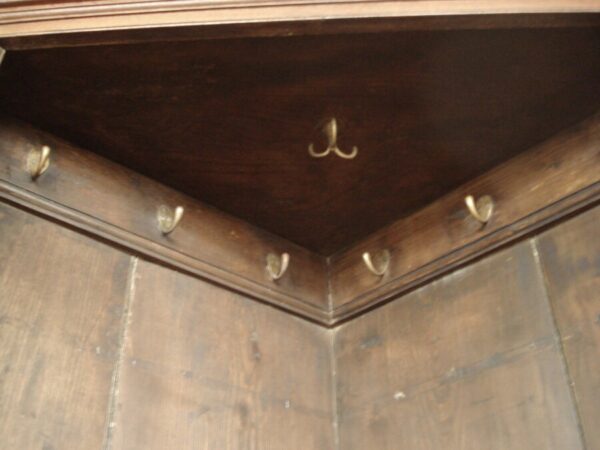 Freestanding oak two door corner cupboard - Image 3