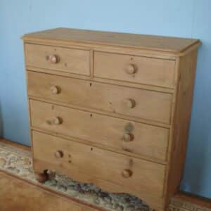 On bun feet with traditional beech knobs. A Victorian Five Drawer Chest. Antique Chest Of Drawers