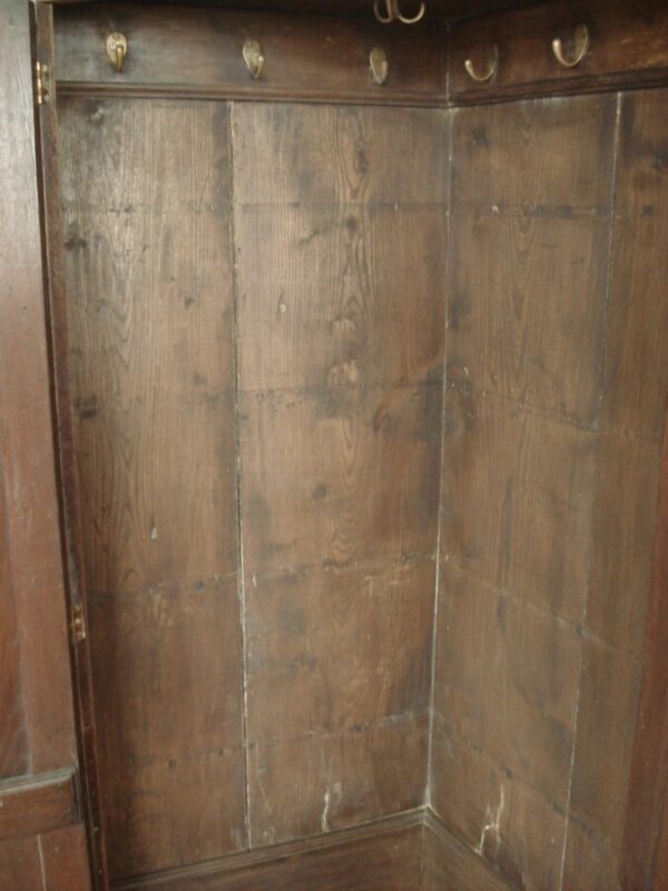 Freestanding oak two door corner cupboard - Image 4