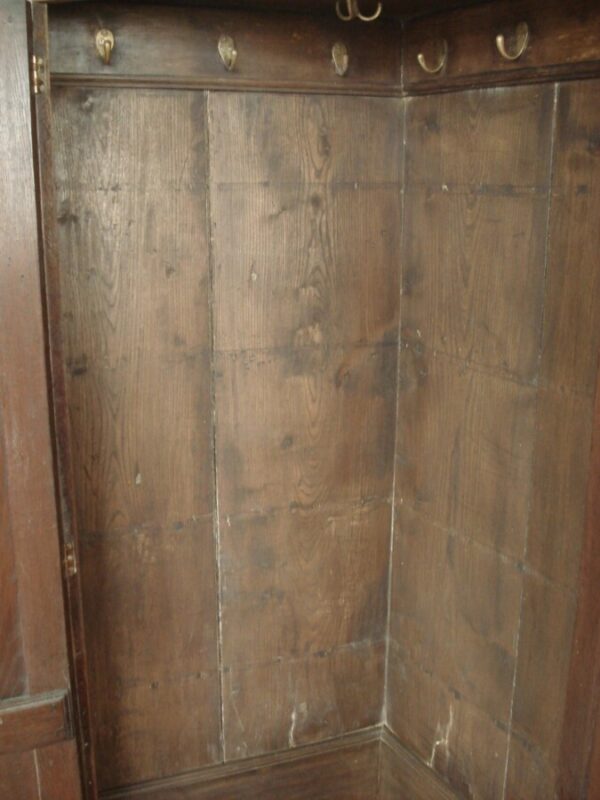 Freestanding oak two door corner cupboard Antique Cupboards 6