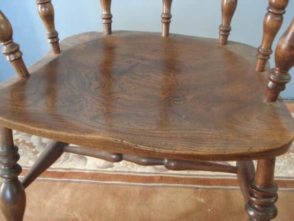Finely turned legs & a wide elm seat Smokers Bow Antique Chairs 5