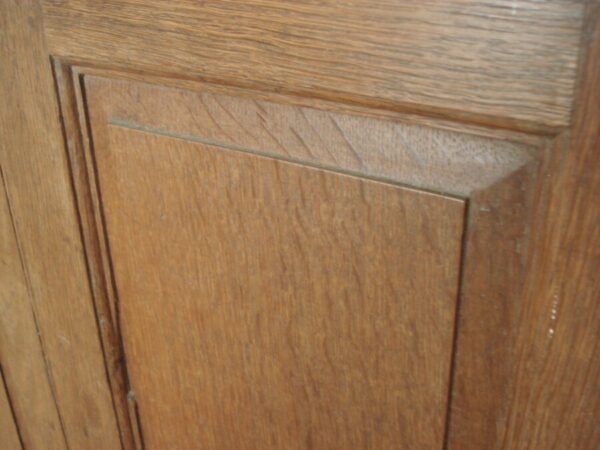 Freestanding oak two door corner cupboard - Image 7