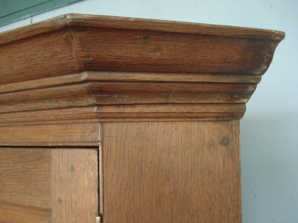 Freestanding oak two door corner cupboard - Image 8