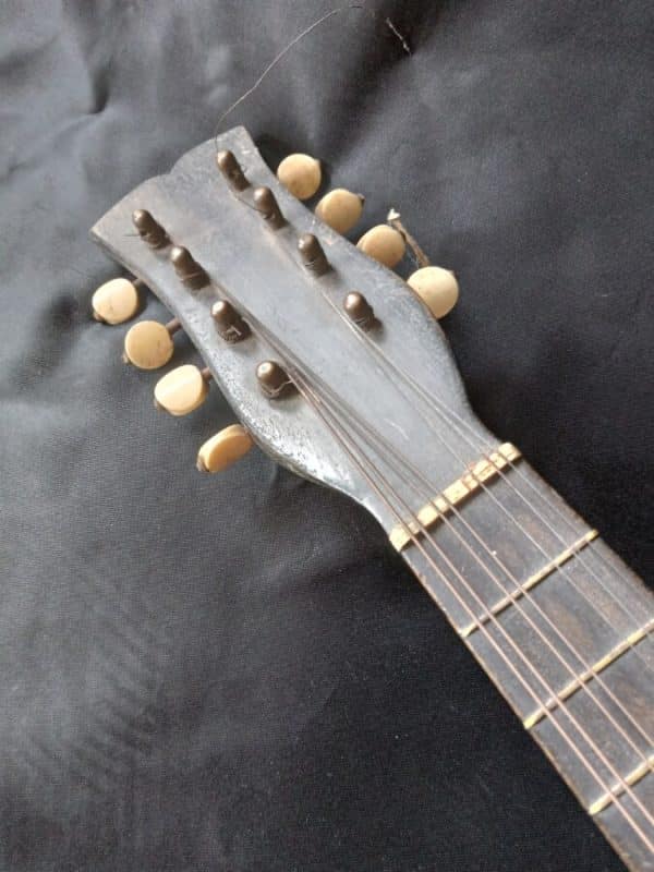 AN ITALIAN MANDOLIN. Strung and ready to play! - Image 3
