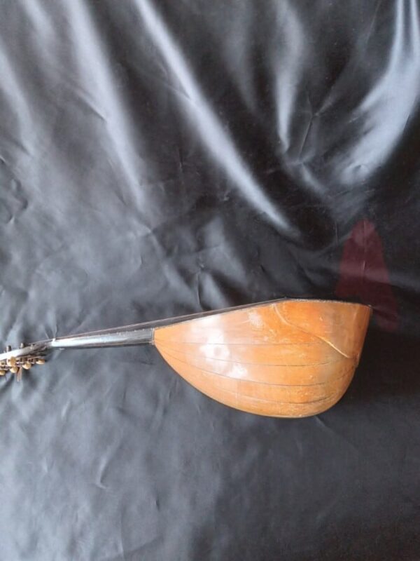 AN ITALIAN MANDOLIN. Strung and ready to play! Antique Musical Instruments 6
