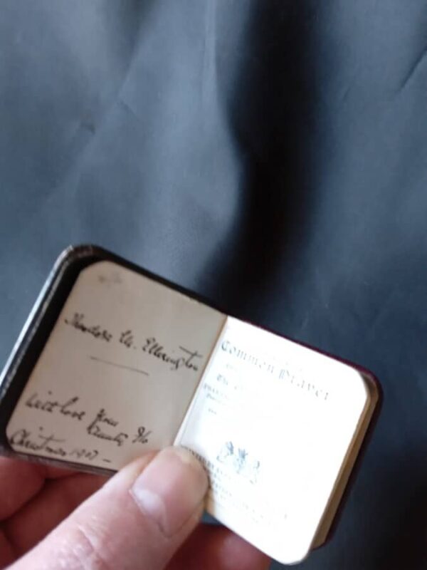 A MINIATURE BOOK of COMMON PRAYER-SILVER COVER Hall marked - Image 4
