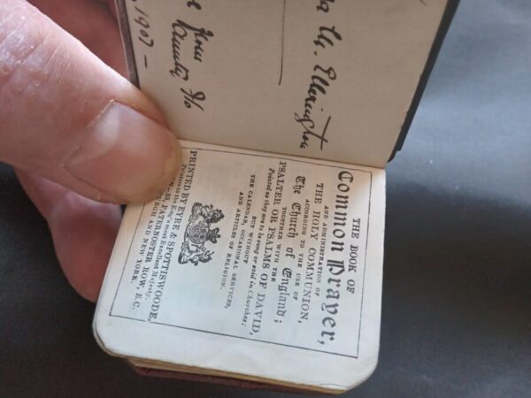 A MINIATURE BOOK of COMMON PRAYER-SILVER COVER Hall marked - Image 5