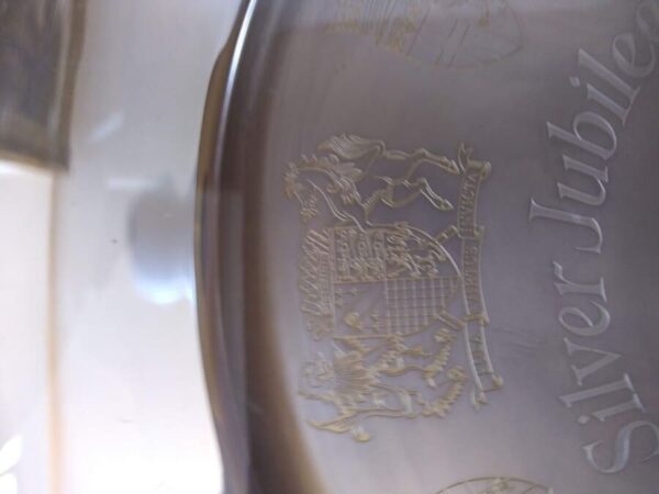 College of Arms Queen Silver Jubilee Plaque - Image 3