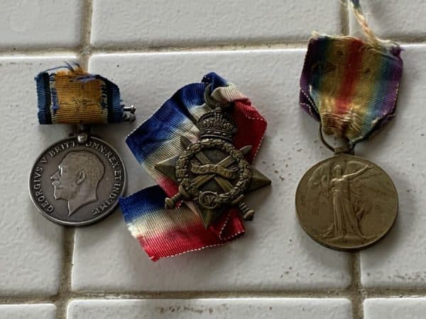 1WW MEDALS TO SOLDIER OF THE 12TH Hampshire Regiment Antique Collectibles 3