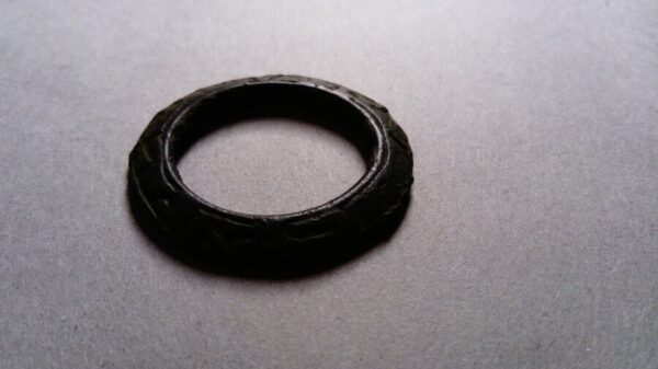 Extremely RARE ancient Islamic Bronze Archer's Thumb Ring c1,000 years old KUFIC inscription - Image 2
