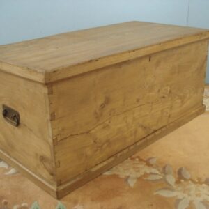 Beautiful Elm Six Plank 19th Century Blanket Chest Antique Chests