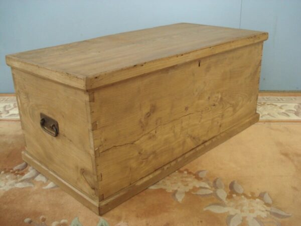 Beautiful Elm Six Plank 19th Century Blanket Chest Antique Chests 3