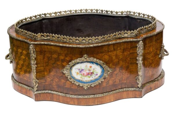 19thCentury French Walnut parquetry table planter - Image 2