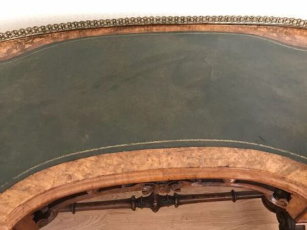 Desk kidney shaped burr walnut with inlays and leather top Antique Desks 4