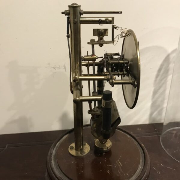 Bulle electric driven glass domed clock - Image 4