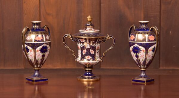 Set Of 3 Royal Crown Derby Imari Vases SAI2735 - Image 2