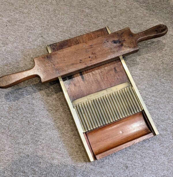 Mahogany Pill Roller