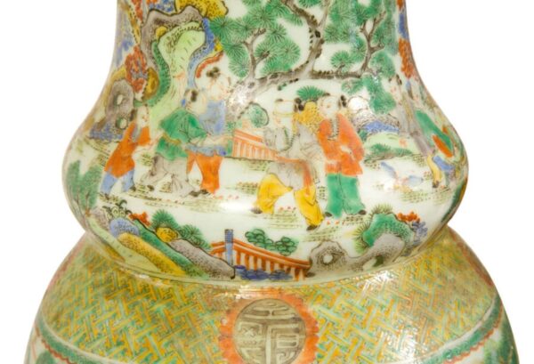 A large 19thc Cantonese porcelain vase A/F - Image 3