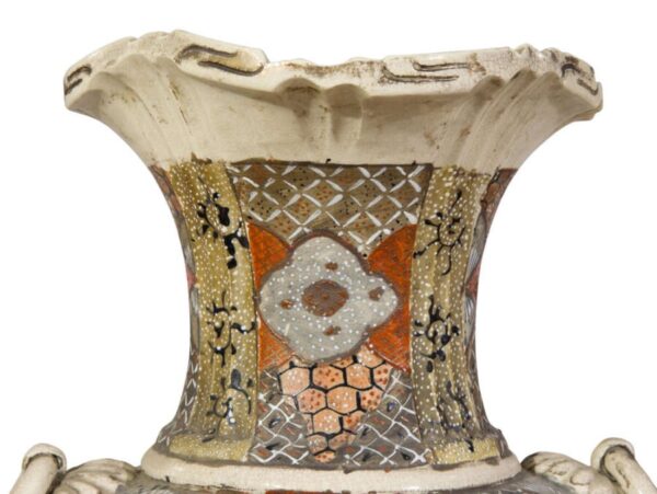 A large Japanese satsuma vase - Image 4