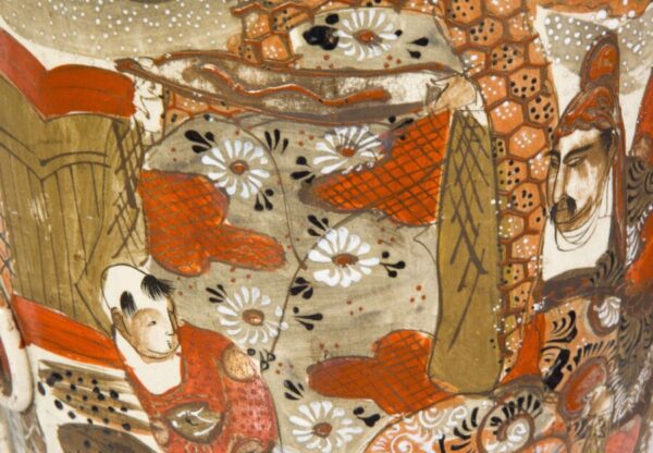 A large Japanese satsuma vase - Image 2
