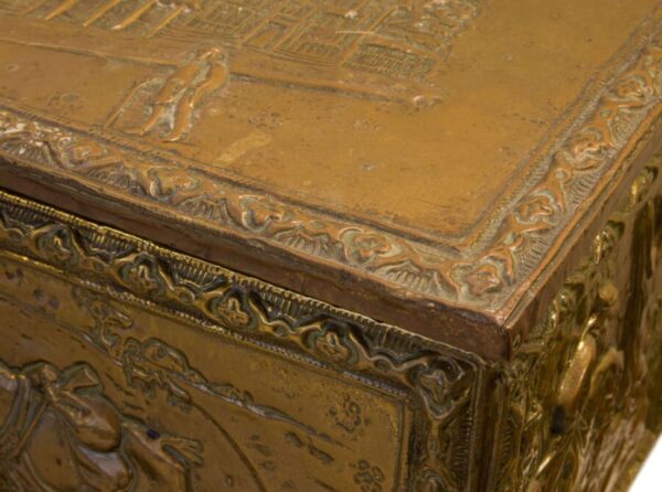 An embossed brass log/coal box - Image 7