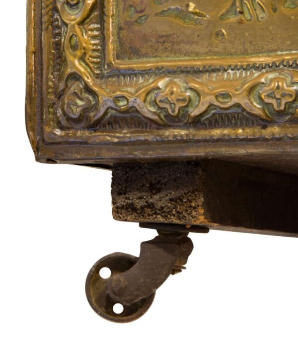 An embossed brass log/coal box - Image 8