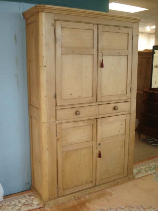 A Magnificent Early 19th Century Pine Four Door cupboard Antique Cupboards 4