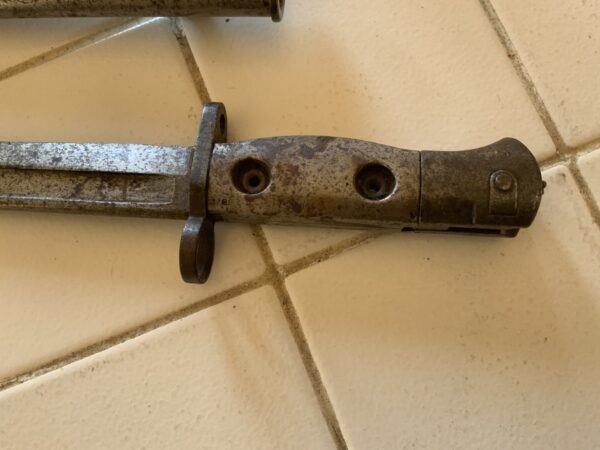British bayonet and scabbard - Image 6