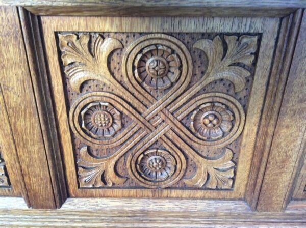 Gothic Revival / Arts & Crafts Oak Settle by Gillows - Image 4