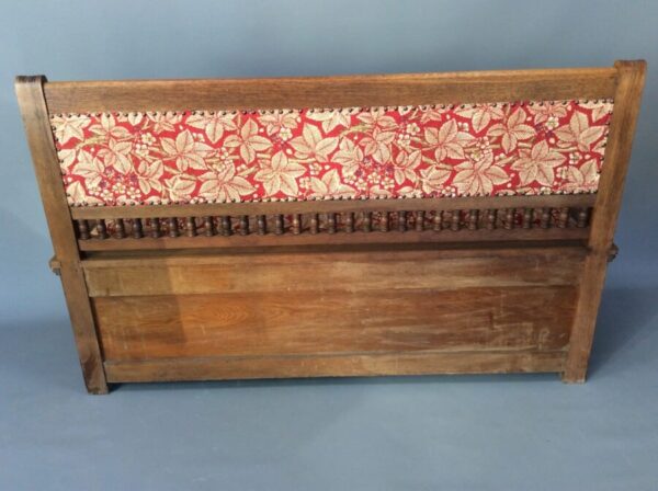 Gothic Revival / Arts & Crafts Oak Settle by Gillows - Image 9