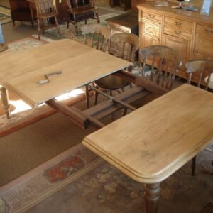 19th Century Extending Dining Table. Antique Furniture