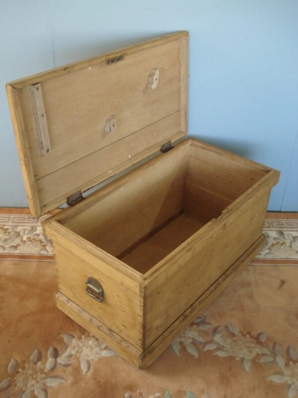 Victorian Carpenter's Pine Tool Chest with original wooden castors - Image 2