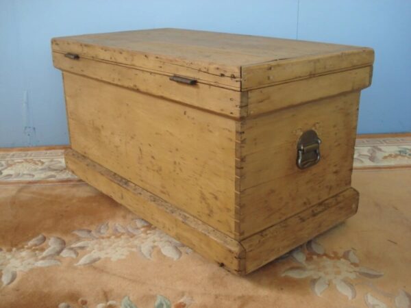 Victorian Carpenter’s Pine Tool Chest with original wooden castors Antique Boxes 3