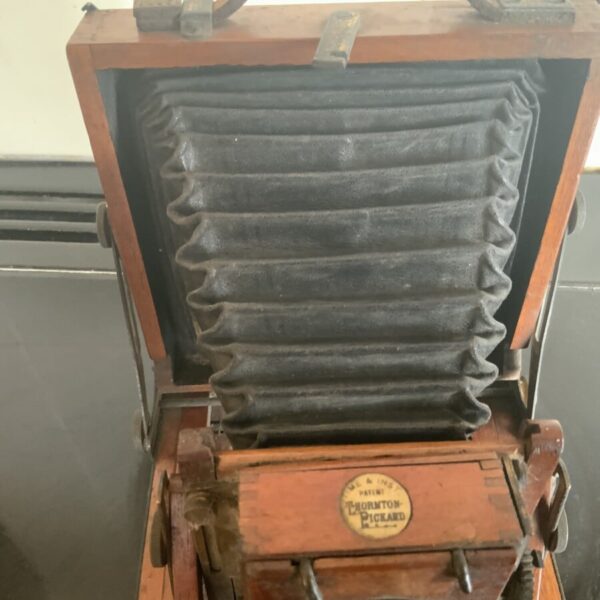 Thornton Picard camera in mahogany and brass - Image 3