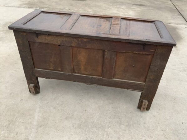 Coffer in oak and superbly carved front, circa 1740’s - Image 10