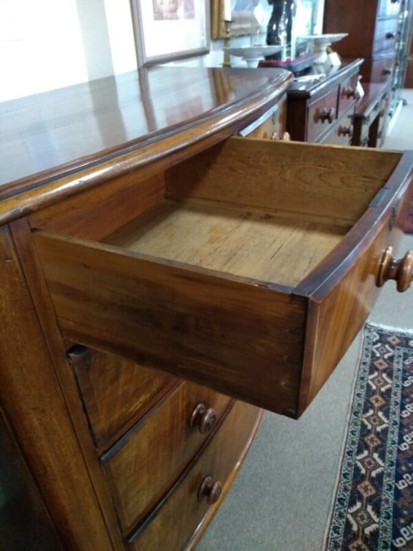 Bow Fronted Victorian Mahogany Chest of Drawers - Image 4