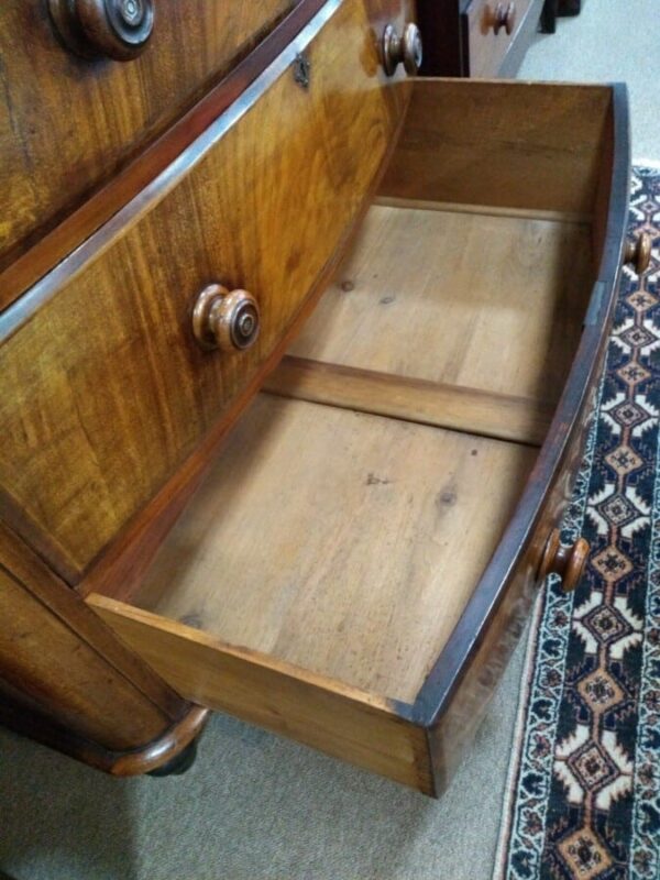 Bow Fronted Victorian Mahogany Chest of Drawers - Image 5